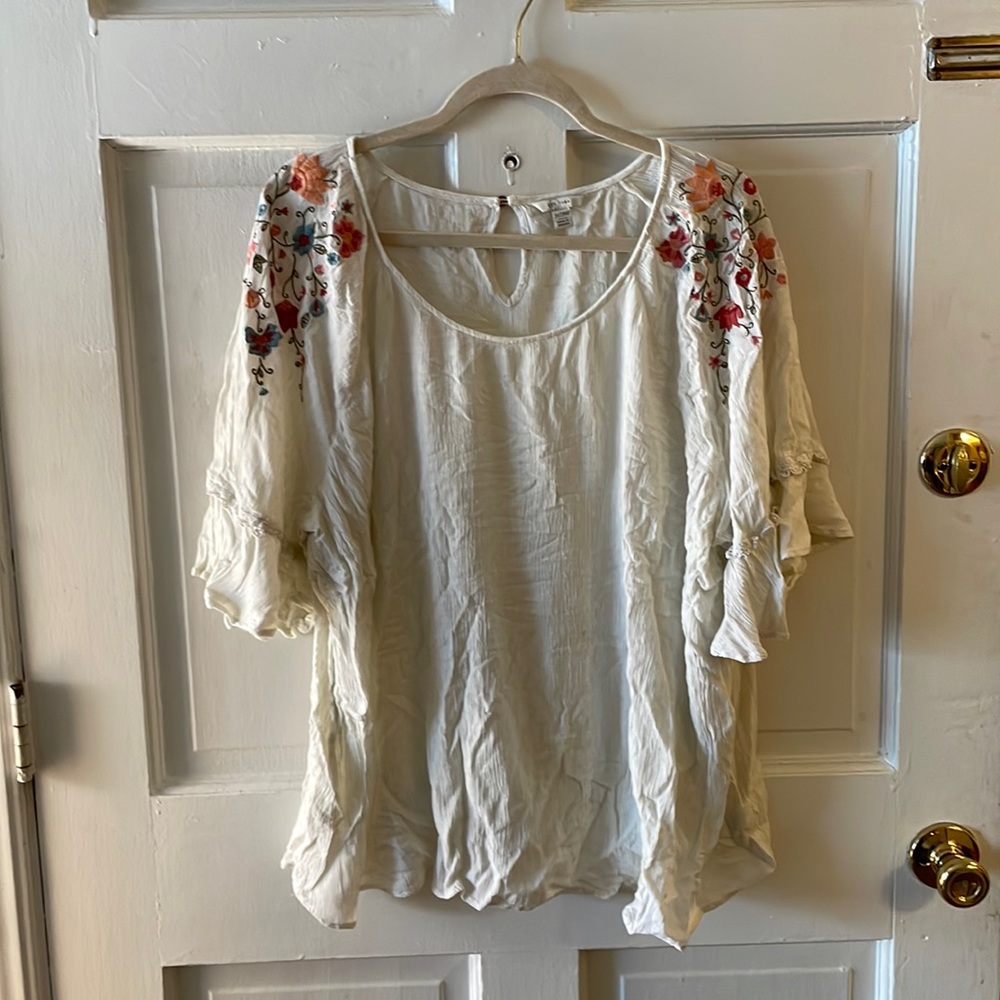 Detailed sleeve top 3x